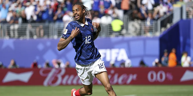 Bradley Barcola mũi khoan đột phá mới nơi cánh trái 2026